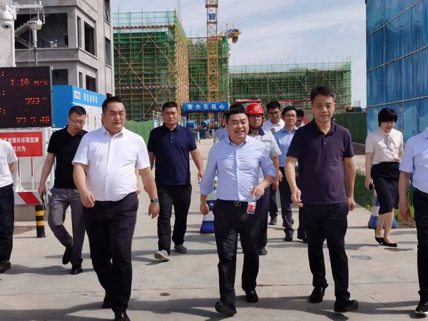 西咸新區(qū)管委會副主任劉宇斌蒞臨秦漢智康云谷基地檢查指導工作