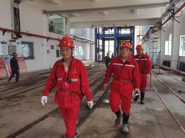 王明智、楊讓順深入陜煤建設(shè)礦建二公司王峰項目部檢查指導(dǎo)工作