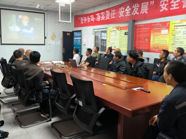 陜煤建設(shè)機電安裝公司建莊項目部以培訓(xùn)提升職工安全應(yīng)急技能