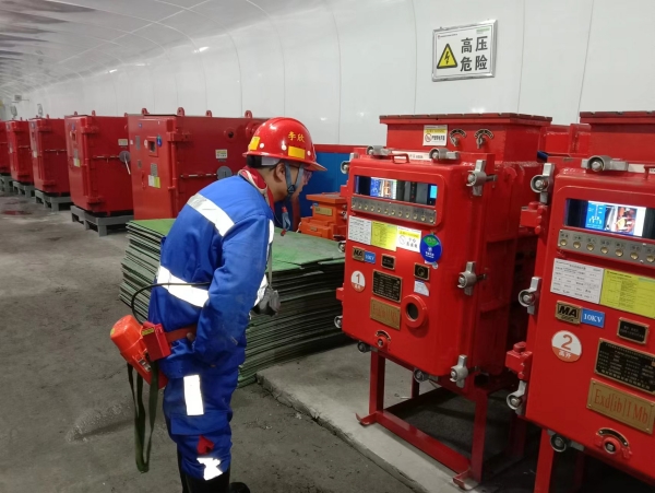 陜煤建設(shè)機(jī)電安裝公司：國(guó)慶我在崗 項(xiàng)目生產(chǎn)“不打烊”！