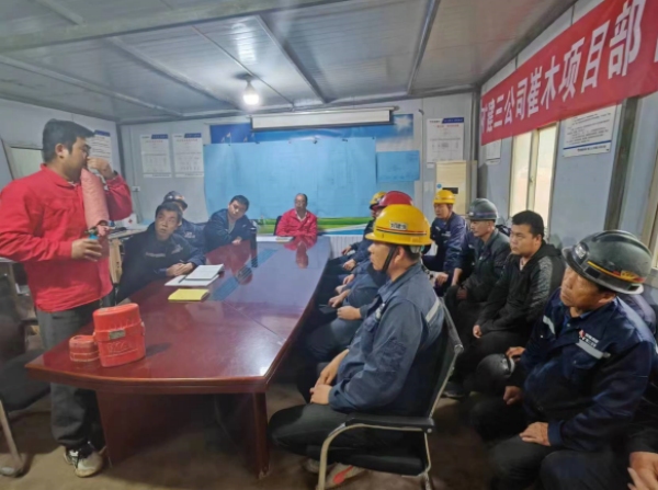 陜煤建設(shè)礦建三公司：自救器佩戴“分秒必爭”