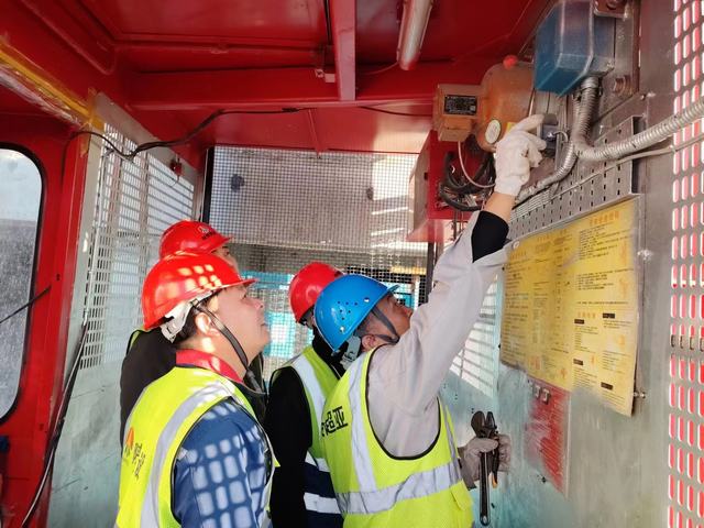 陜煤建設(shè)韓城分公司土建二項(xiàng)目部從“點(diǎn)線面”全面發(fā)力，推動(dòng)“百日安全”走深走實(shí)