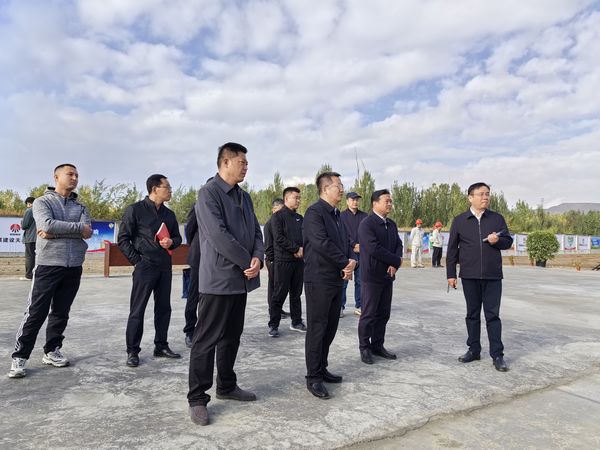 伊寧市委副書記黃偉蒞臨陜煤建設(shè)天工公司承建的伊寧儲煤中心基地建設(shè)項目檢查指導工作