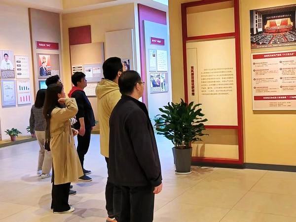 陜煤建設(shè)澄合分公司第七項(xiàng)目部開展“廉潔之光——照亮前行之路”廉政教育活動(dòng)