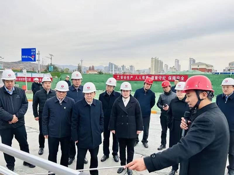 陜煤集團黨委副書記、董事、總經理趙福堂視察建設集團承建的漢陰縣實驗中學項目