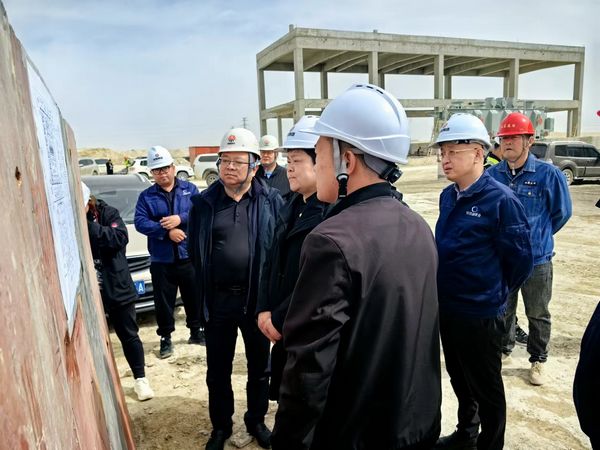 陜煤集團總會計師楊璇蒞臨青海西臺一體化應(yīng)用示范項目檢查指導(dǎo)工作