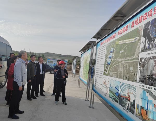 江西省贛州市委常委、副市長竇良坦蒞臨陜煤建設(shè)天工公司新疆第一項目部調(diào)研指導(dǎo)工作