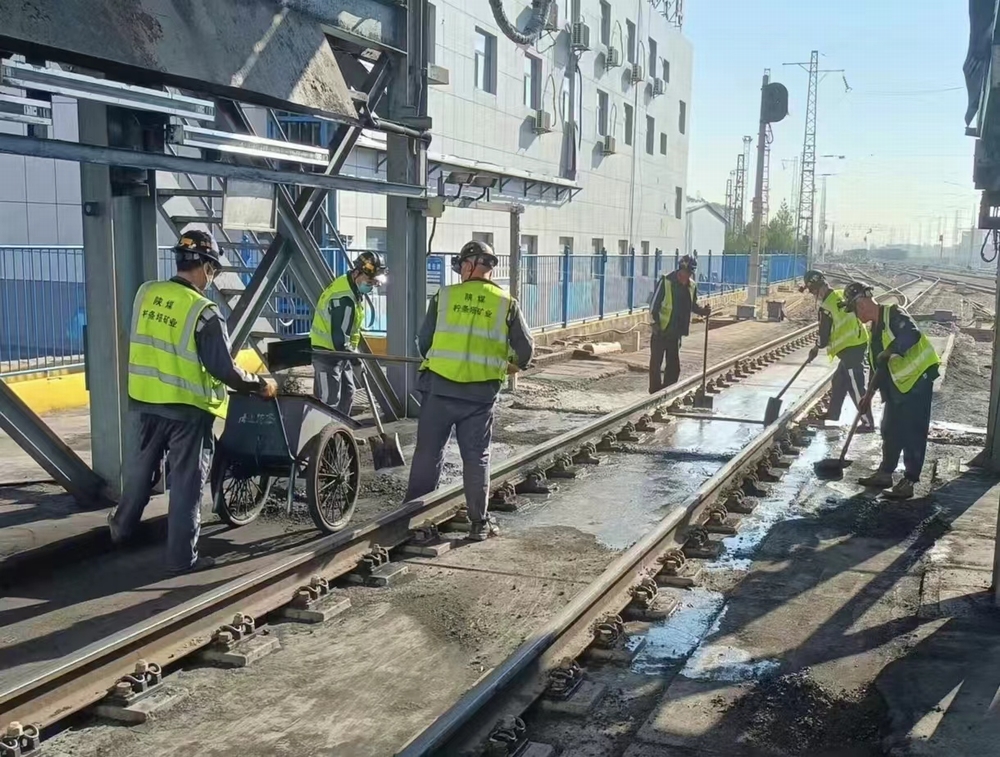 陜煤建設(shè)洗選煤運(yùn)營(yíng)公司檸條塔運(yùn)營(yíng)項(xiàng)目部： 他們，用汗水刻下堅(jiān)守！