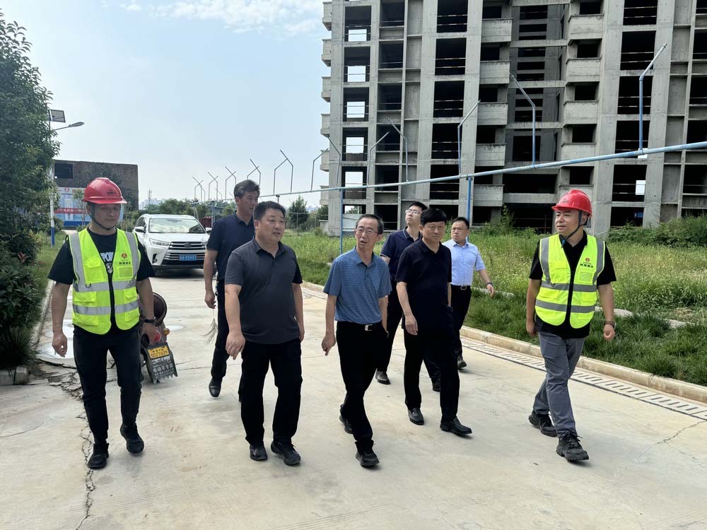 銅川礦業(yè)有限公司副總經(jīng)理李樹深赴銅煤三號(hào)檢查指導(dǎo)工作