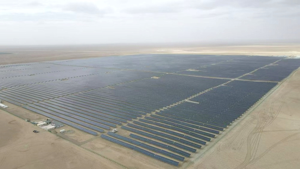 陜煤建設(shè)天工公司青海西臺光儲項目（光伏場區(qū)）土建及光伏組件安裝工程圓滿完工