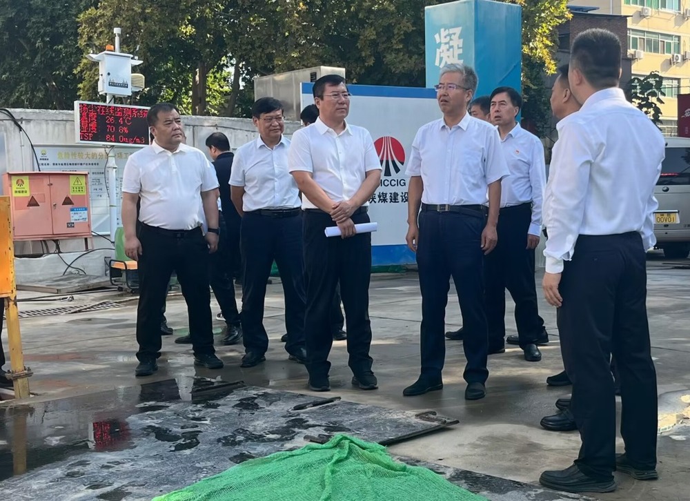 渭南市委副書記、市長(zhǎng)陳曉勇一行蒞臨陜煤建設(shè)渭南分公司承建的梅園新村項(xiàng)目督導(dǎo)檢查工作