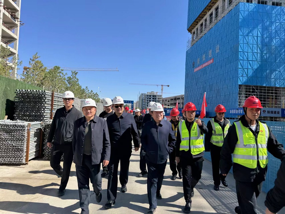 鄂爾多斯市泰寶投資有限公司董事長董建榮深入陜煤建設銅煤公司第七項目部檢查指導工作