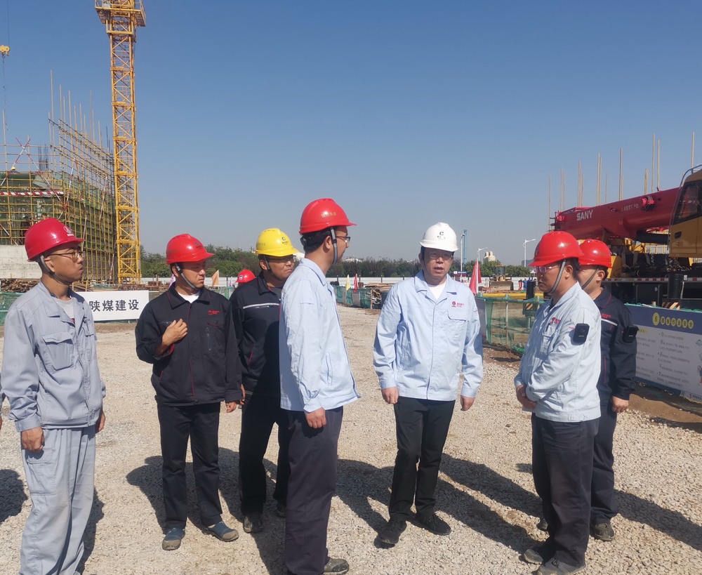 蒲城清潔能源化工有限責任公司黨委書記、董事長封建利一行深入陜煤建設天工公司基層項目部檢查指導