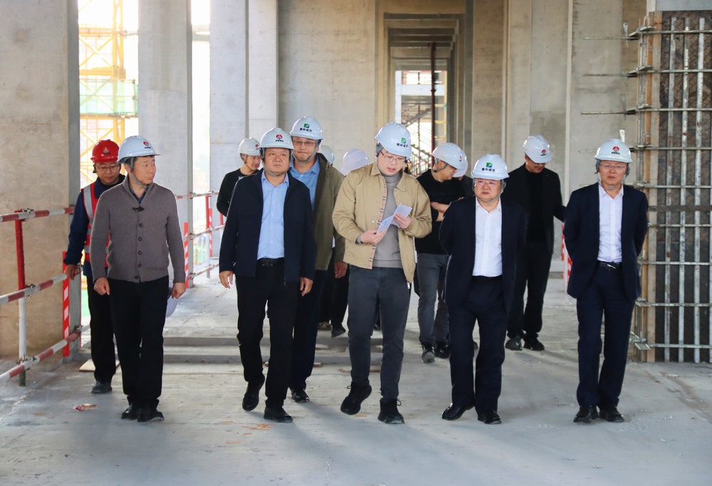 榆林城投集團黨委書記、董事長郝君一行蒞臨陜煤建設榆林公司承建的榆溪圣境一標段項目檢查指導工作