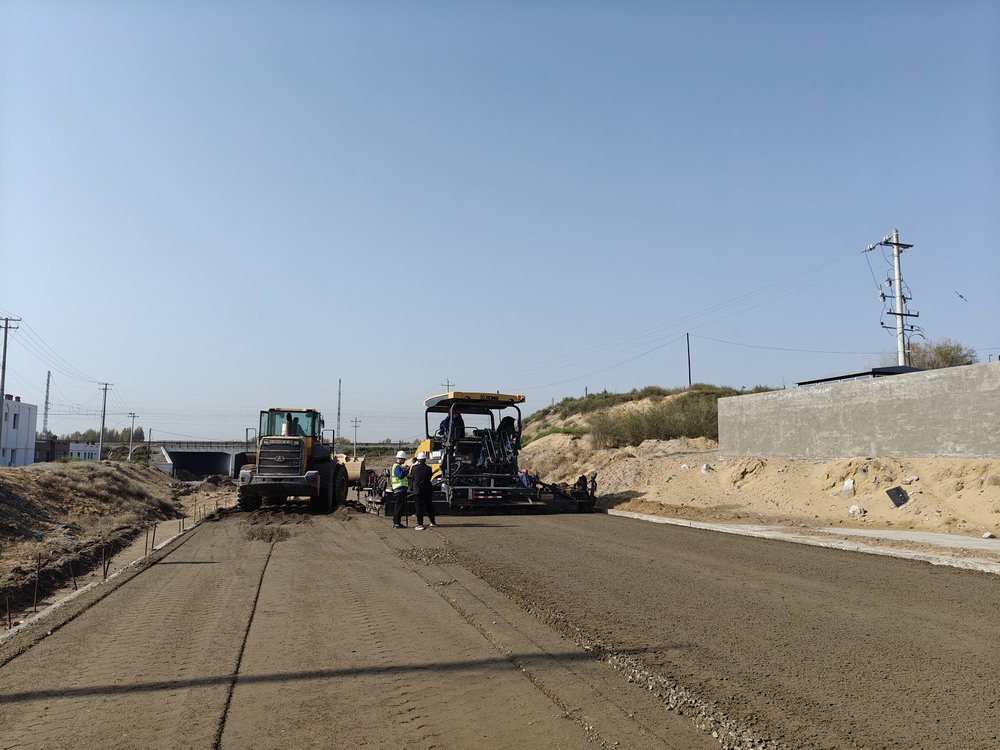 陜煤建設路橋分公司物流園區(qū)二號進場道路大干快上，吹響項目建設“沖鋒號”