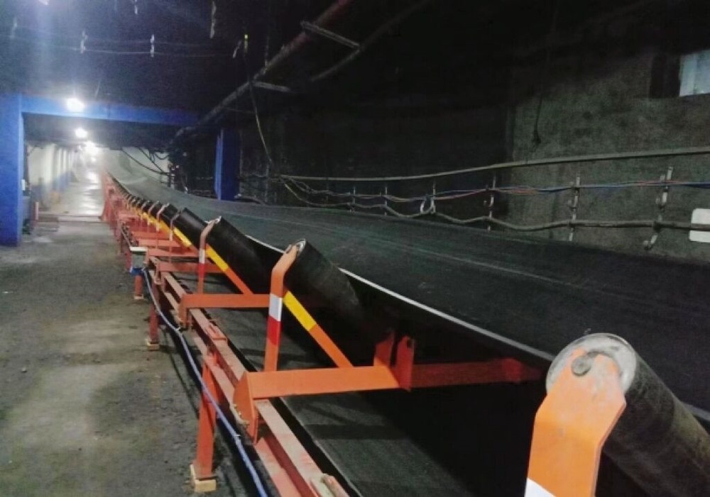 陜煤建設韓城分公司安裝四項目部：文家坡礦井及選煤廠42盤區(qū)帶式輸送機設備及配電安裝工程順利通過竣工驗收