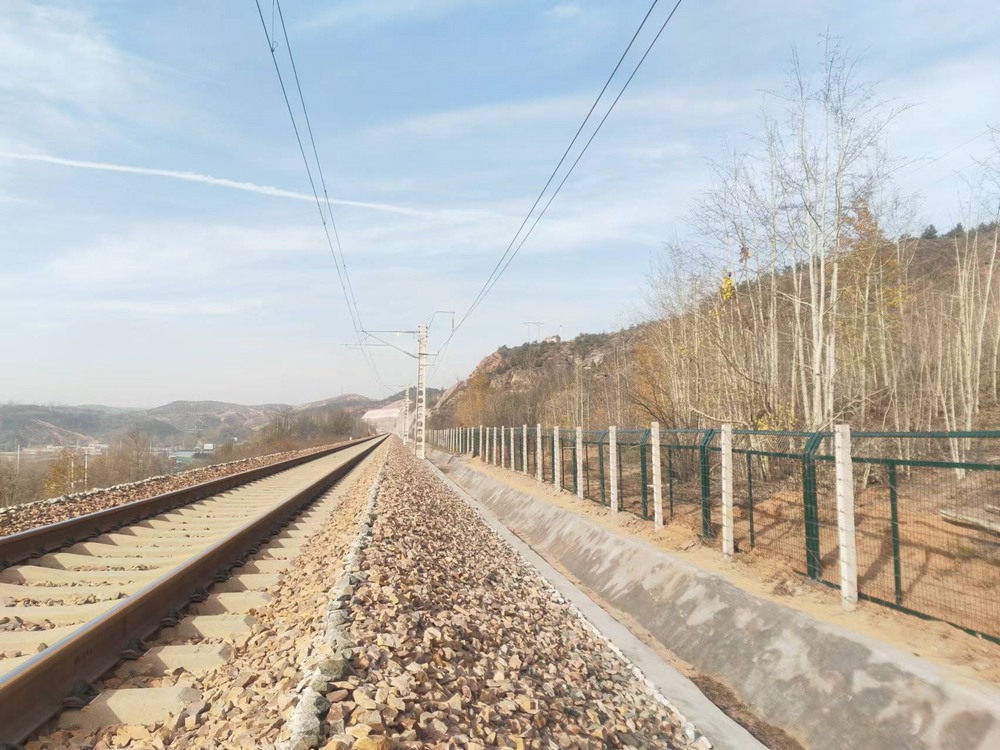 陜煤建設(shè)路橋分公司紅檸鐵路修繕維修項目全面竣工
