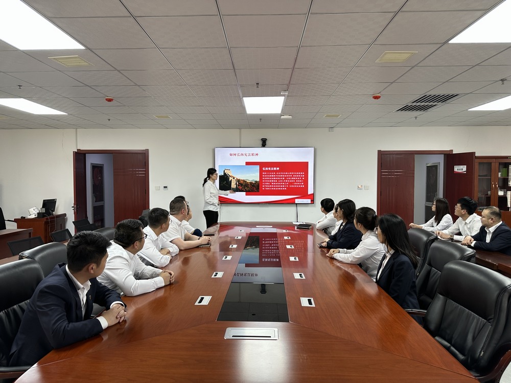 陜煤建設(shè)洗選煤運營公司開展“弘揚憲法精神，維護憲法權(quán)威”國家憲法日主題宣傳活動