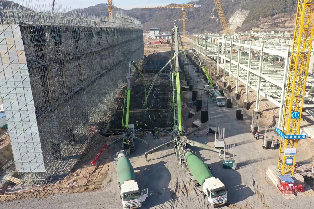 陜煤建設(shè)黃陵電廠項目部：三臺汽車泵，25小時，2830立方米混凝土順利完成澆筑