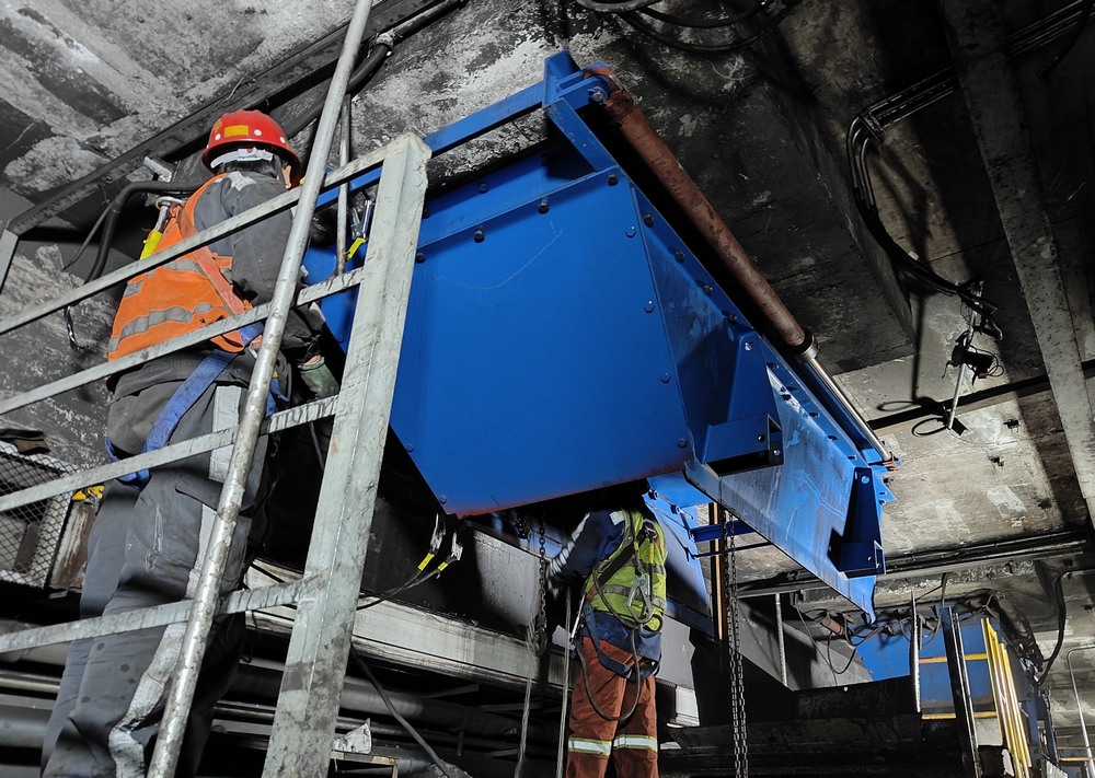 陜煤建設(shè)洗選煤運(yùn)營(yíng)分公司第二項(xiàng)目部：落煤塔暗道給煤機(jī)更換工程順利竣工，助力煤礦高效生產(chǎn)