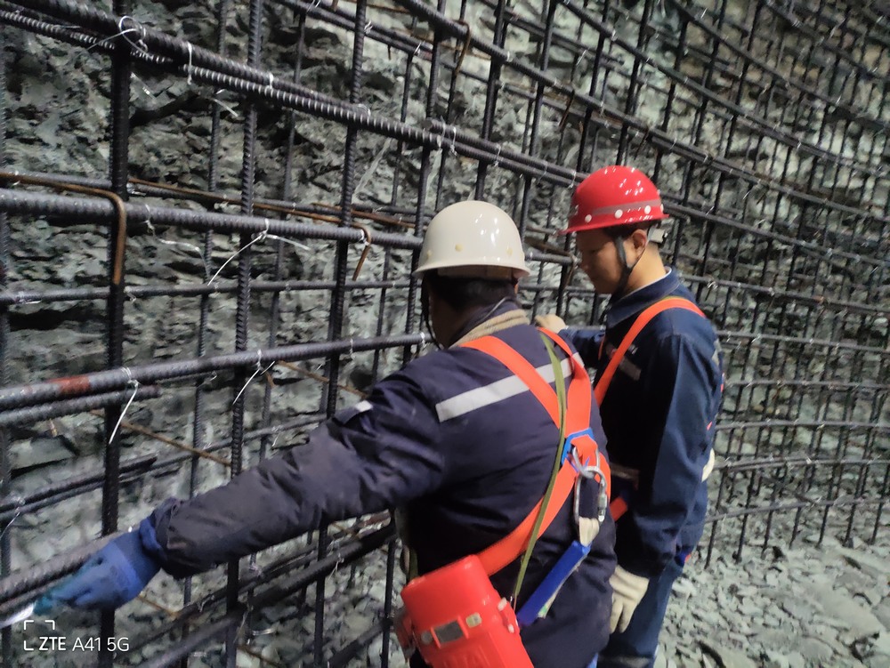 喜報(bào)！陜煤建設(shè)礦建二公司施工的曹家灘煤礦副立井井筒大斷面壁座施工驗(yàn)收完畢
