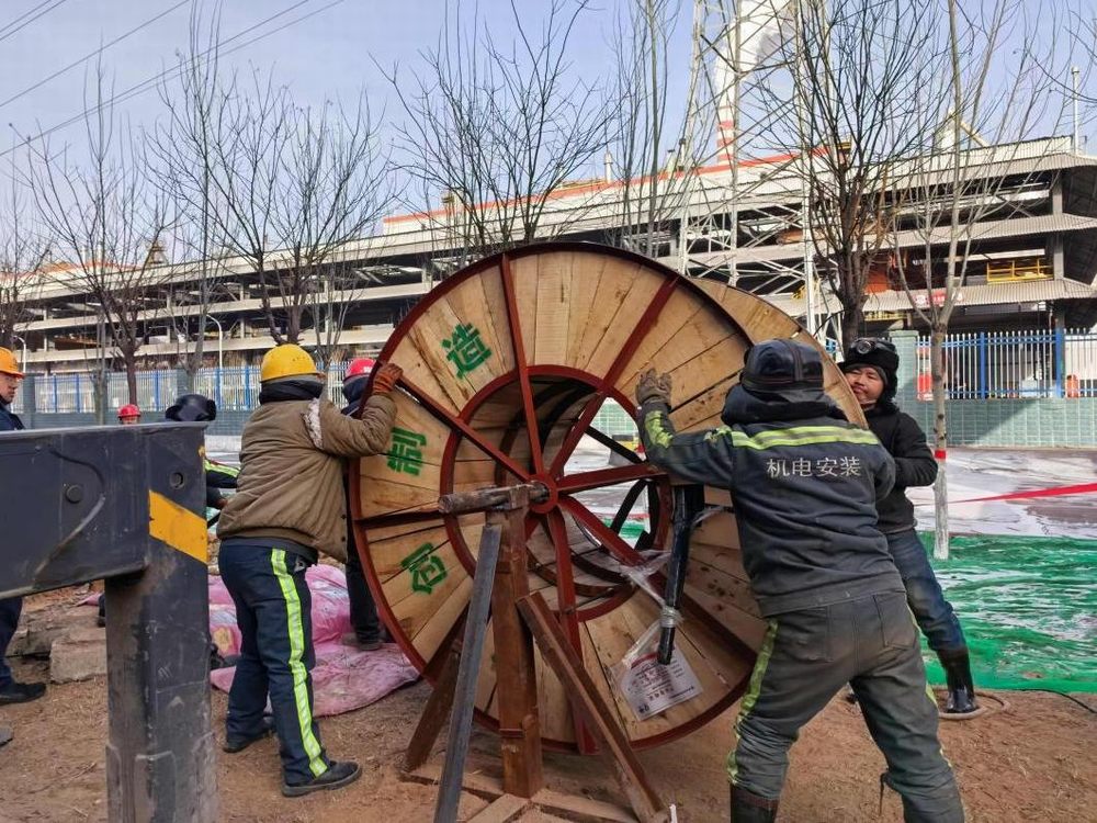 陜煤建設機電安裝公司涼水井項目部提前3天順利完成高壓電纜敷設任務