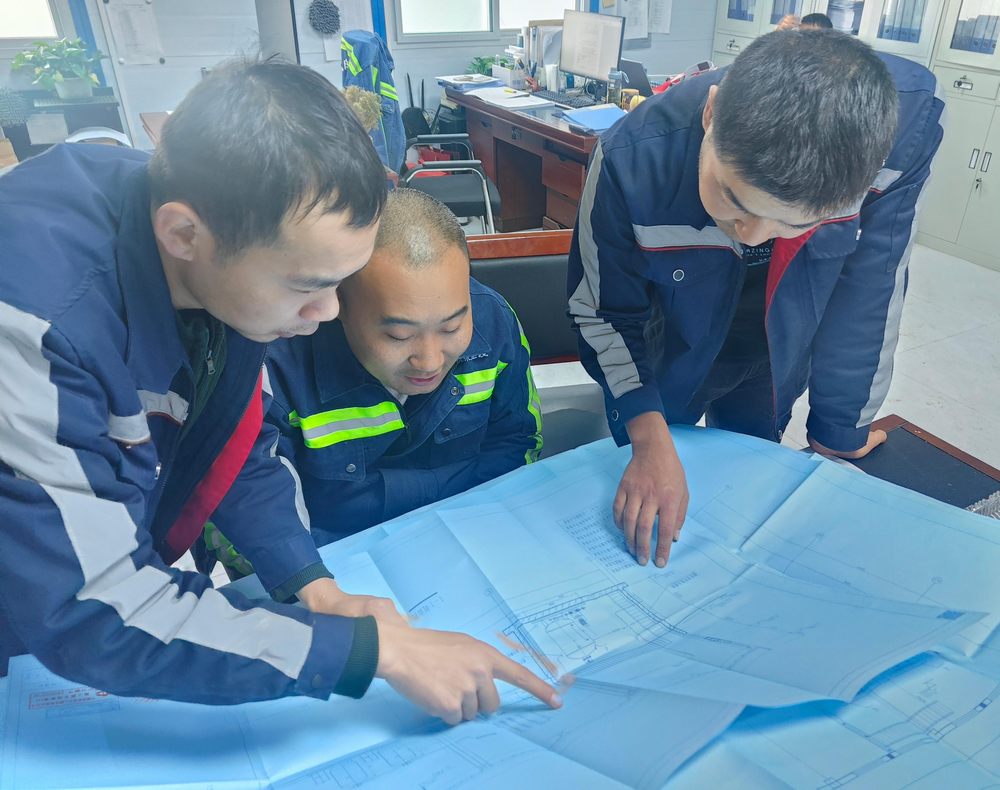 陜煤建設機電安裝公司：趙石畔煤礦301盤區(qū)變電所送電成功