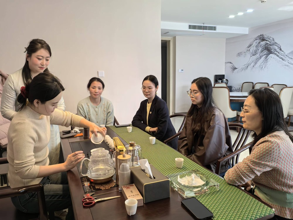 陜煤建設(shè)綠宇公司：以茶之名 開(kāi)啟職場(chǎng)玫瑰的馥郁時(shí)光