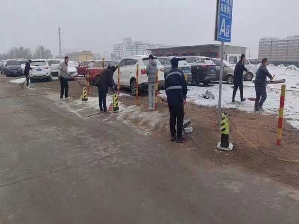 陜煤建設煤礦運營服務分公司：浴雪奮戰(zhàn)學雷鋒  后勤保障顯擔當