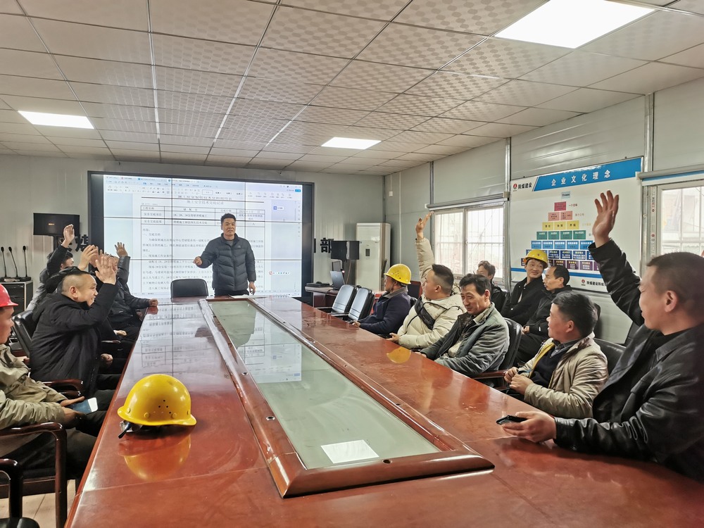 陜煤建設(shè)韓城分公司土建十一項(xiàng)目部：“花樣”班前會(huì)，彈好安全“前奏曲”