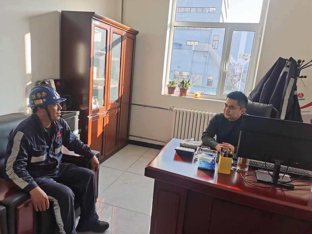 陜煤建設(shè)洗選煤運(yùn)營(yíng)公司紅柳林洗煤廠(chǎng)項(xiàng)目部：搭起“連心橋” 維穩(wěn)記心間