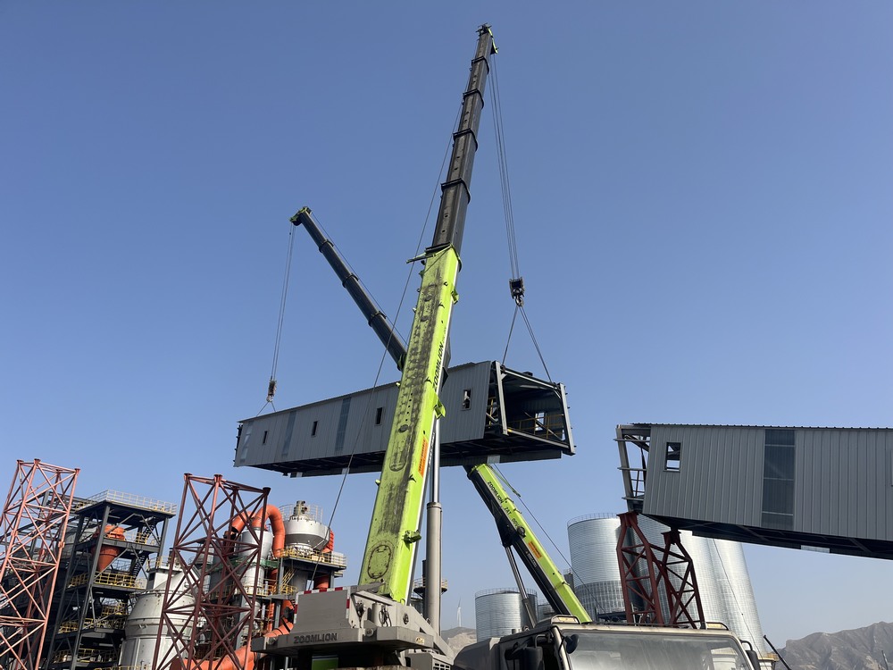 陜煤建設(shè)天工公司土建第二十一項目部：雙機抬吊破難題，通廊凌空展雄姿