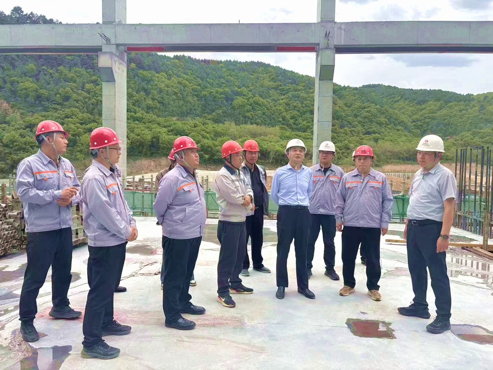 黃陵礦業(yè)集團(tuán)黨委副書記、總經(jīng)理趙小兵“五一”期間深入天工公司基層項(xiàng)目檢查指導(dǎo)