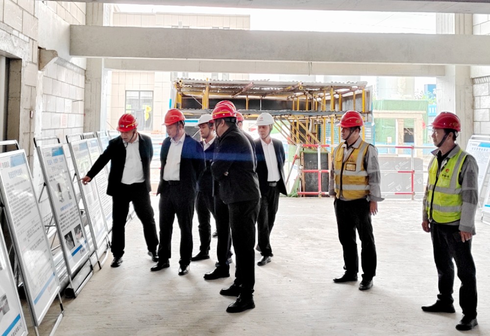 陜煤集團基本建設(shè)部高級主任師楊景輝一行深入陜煤建設(shè)銅煤公司承建的檸條塔新建3#、4#員工公寓樓項目檢查指導(dǎo)工作