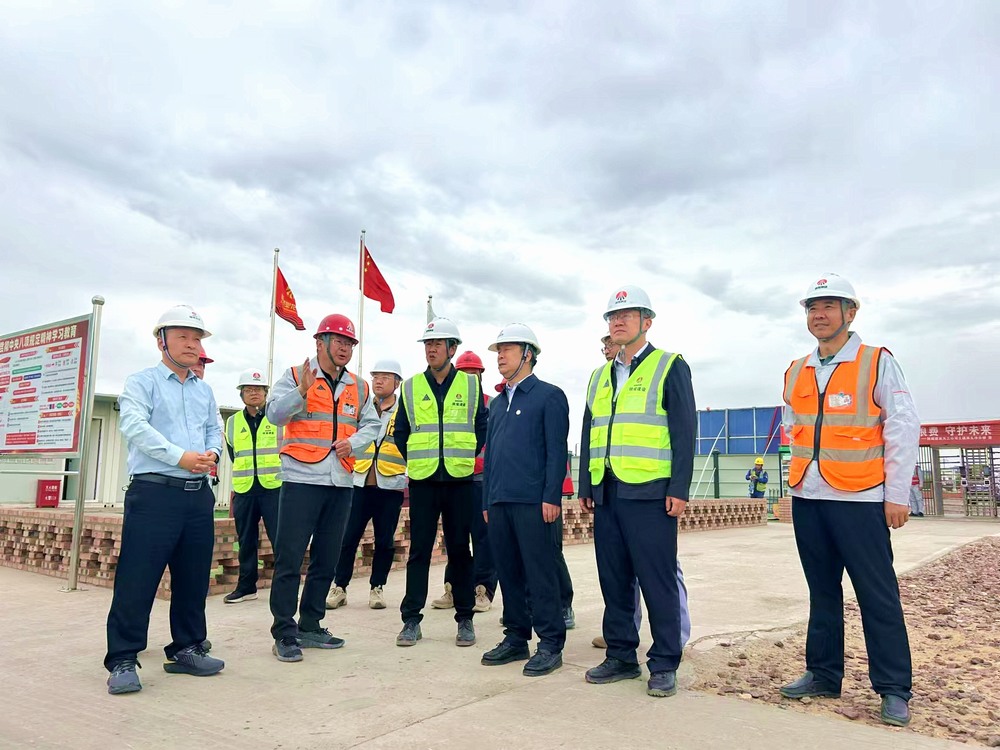 陜煤集團工程總監(jiān)、基本建設(shè)管理部總經(jīng)理李仰東深入榆林化學(xué)二期項目檢查指導(dǎo)