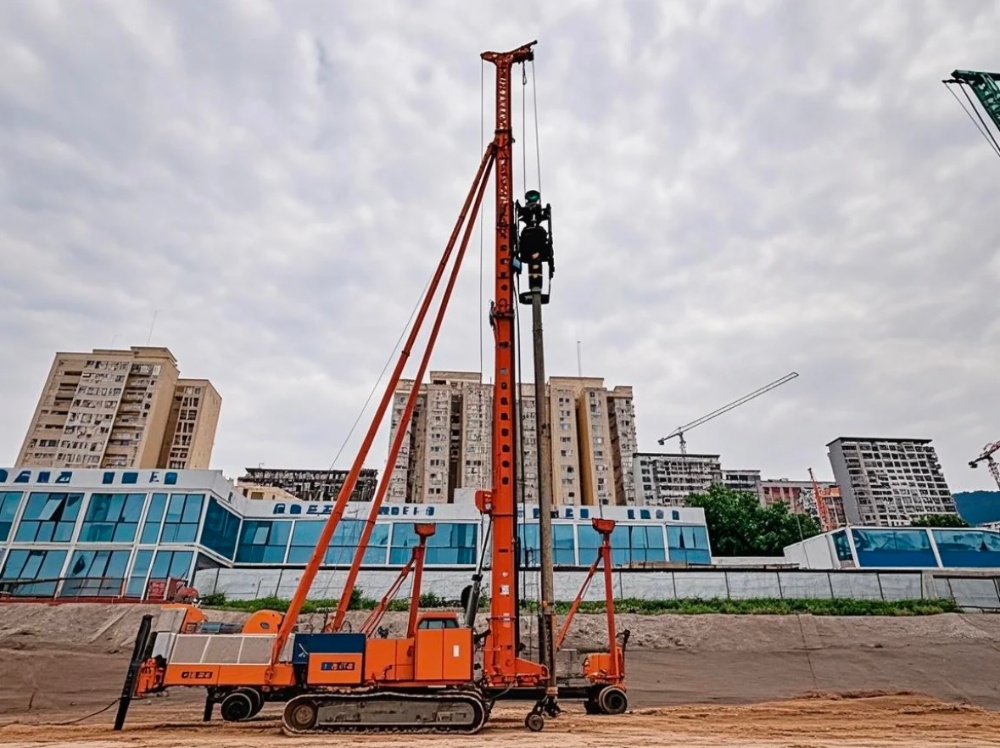 陜煤建設天工公司土建第二十七項目部：從“施工”到“綠建”，環(huán)保鉆機為浐灞住宅項目注入生態(tài)動能