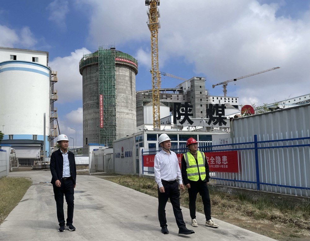 陜西小保當(dāng)?shù)V業(yè)有限公司副總經(jīng)理劉朕中一行深入天工公司基層項(xiàng)目開(kāi)展端午節(jié)安全專項(xiàng)檢查