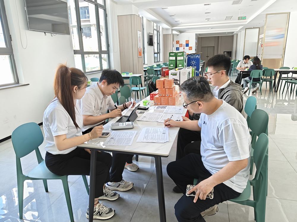 陜煤建設(shè)天工公司： 刷臉就餐，智慧食堂讓“靠臉吃飯”成為新時尚