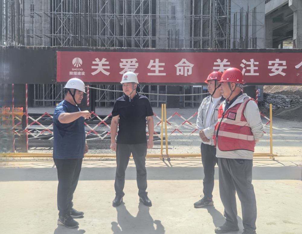 趙敬凱深入黃陵電廠主廠房項(xiàng)目檢查指導(dǎo)