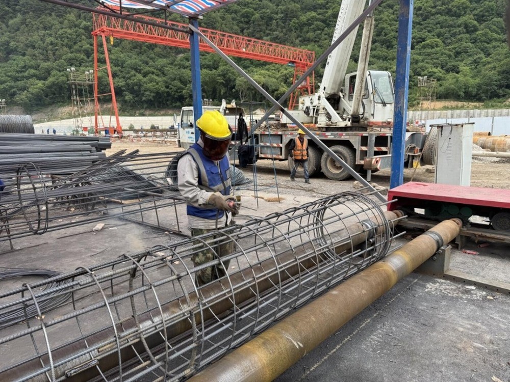 陜煤建設(shè)銅煤公司：黃陵店頭電廠二期建設(shè)者迎“烤”驗(yàn)，千根樁基提前拔地而起