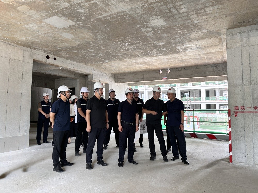 陜煤實(shí)業(yè)集團(tuán)黨委書(shū)記、董事長(zhǎng)、總經(jīng)理胡守平深入天工公司基層項(xiàng)目檢查指導(dǎo)