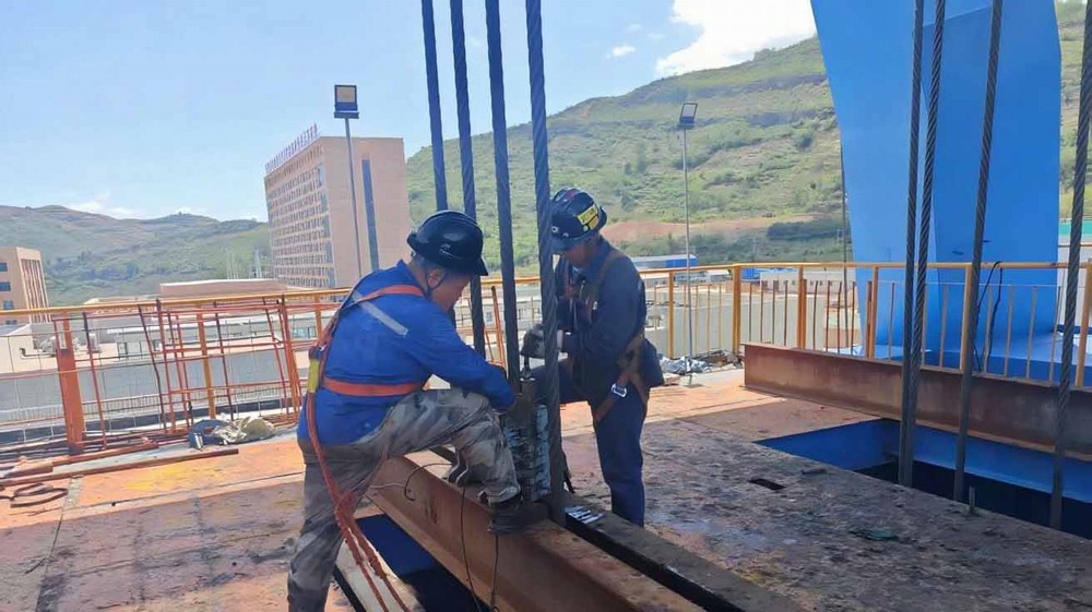 陜煤建設(shè)礦建二公司安裝項目部高效完成王峰煤礦副立井提升鋼絲繩更換任務(wù)