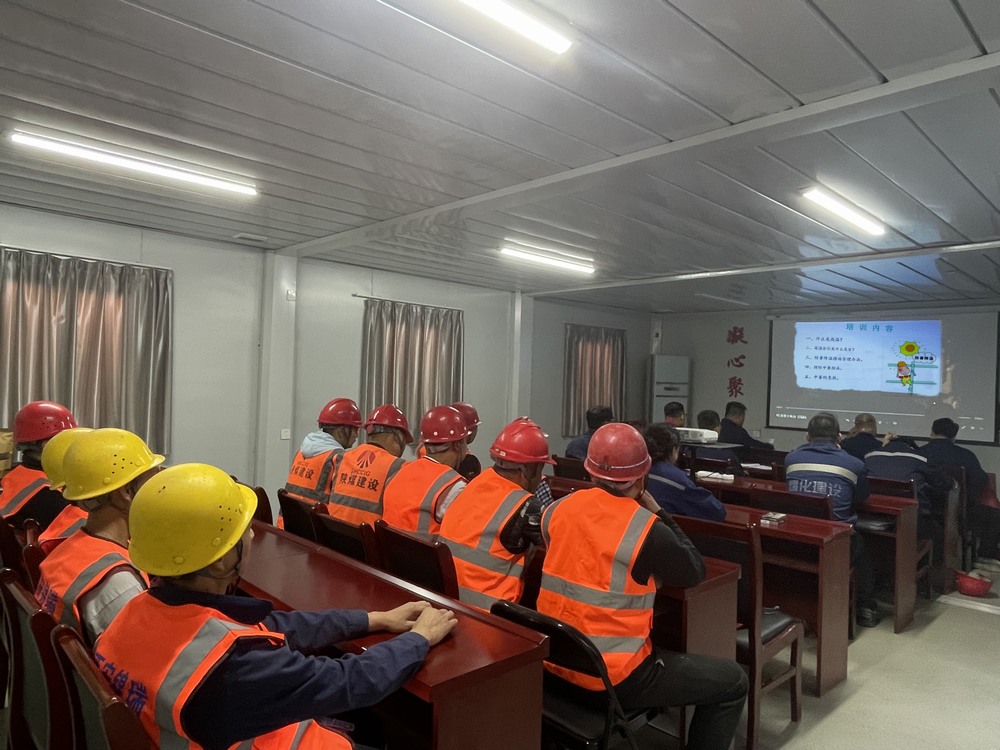 陜煤建設(shè)韓城分公司土建六項(xiàng)目部：高溫“烤”驗(yàn)下，工會(huì)“涼”策護(hù)平安