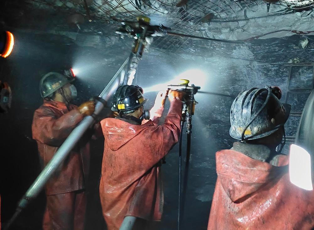 陜煤建設(shè)礦建三公司華龍項目部高效完成月度施工任務(wù)