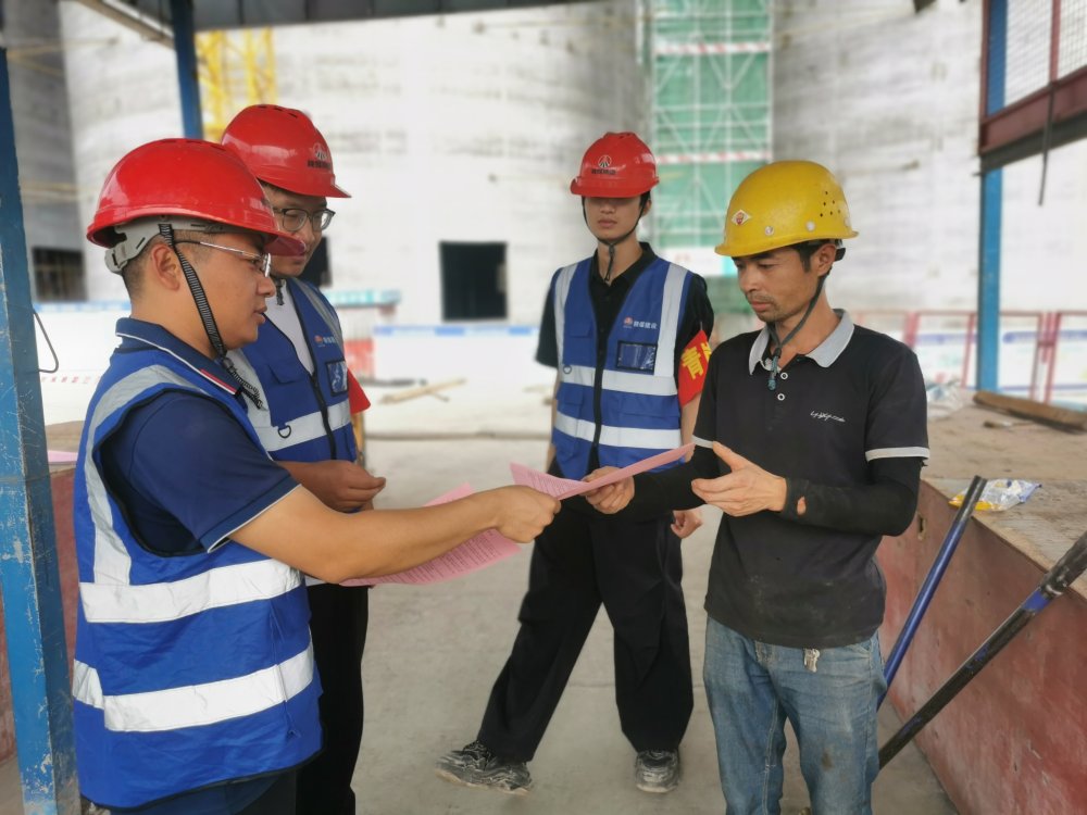 “炎值”勁爆！看陜煤建設(shè)韓城分公司土建十一項(xiàng)目部如何積極應(yīng)對高溫“烤”驗(yàn)