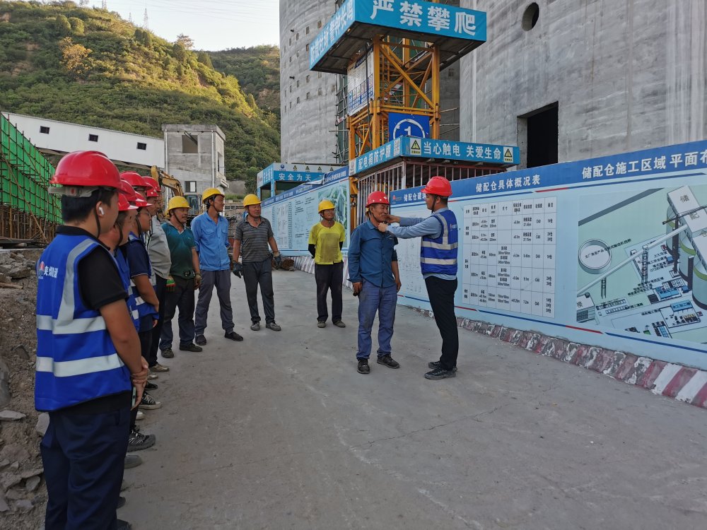陜煤建設(shè)韓城分公司土建十一項(xiàng)目部：每日一聚話安全，工地防線牢又堅(jiān)