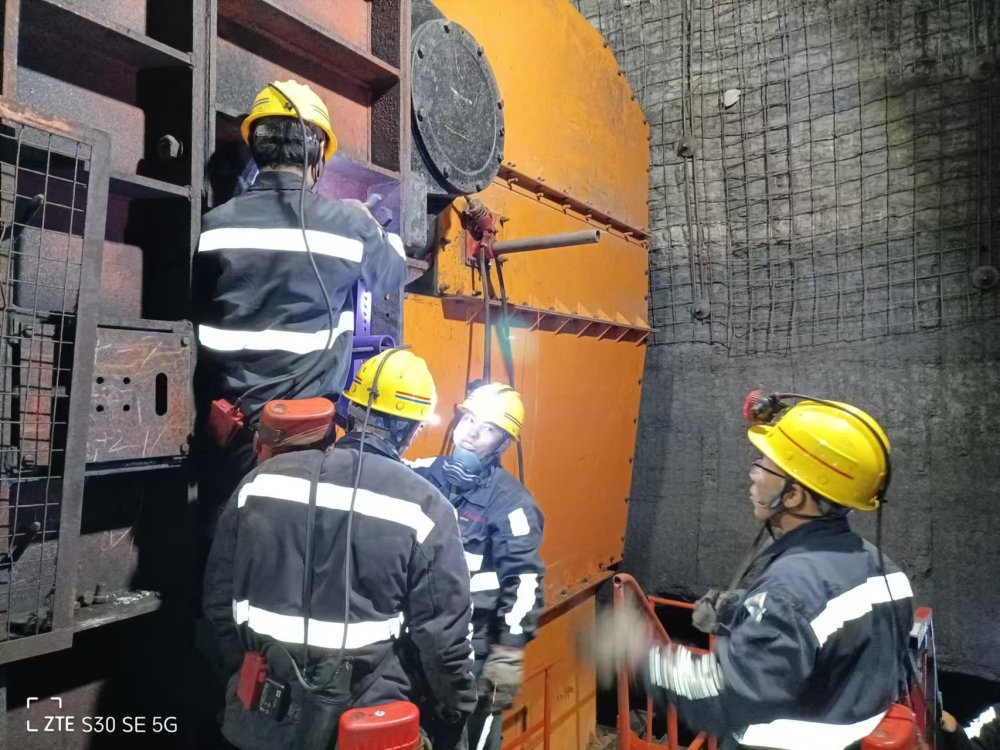 陜煤建設(shè)韓城分公司張家峁項(xiàng)目部：2206膠運(yùn)順槽膠帶機(jī)及電控系統(tǒng)安裝工程順利通過(guò)竣工驗(yàn)收