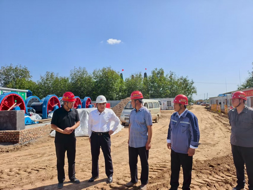 王明智到陜煤建設(shè)礦建二公司第一項(xiàng)目部檢查指導(dǎo)工作