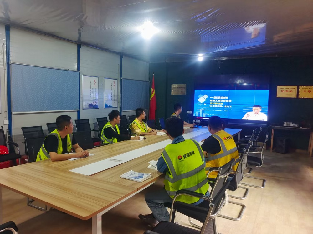 燈光映初心！陜煤建設銅煤公司基層職工備戰(zhàn)一建熱潮涌