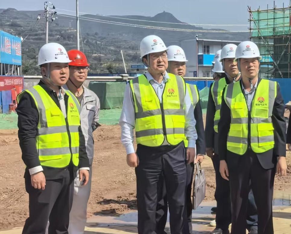 陜西省煤層氣黨委委員、紀(jì)委書記董巨國一行深入天工公司土建第二十一項目部開展節(jié)前檢查指導(dǎo)工作